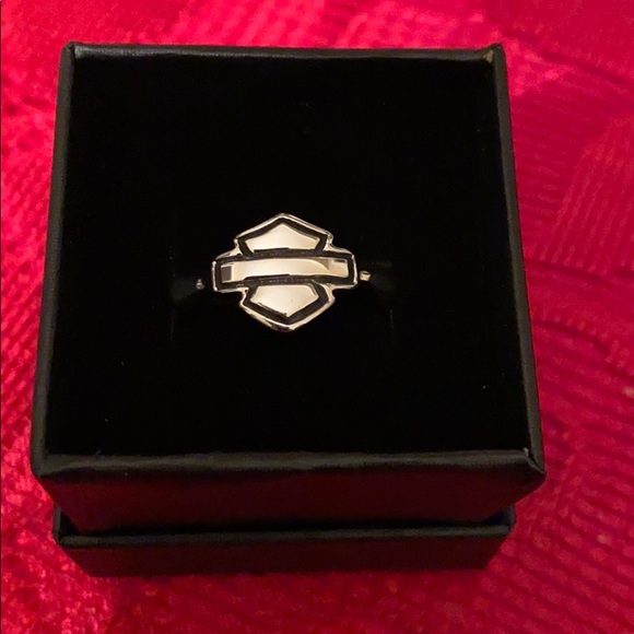 New🔥 HD Shield Women’s Ring - Picture 3 of 3